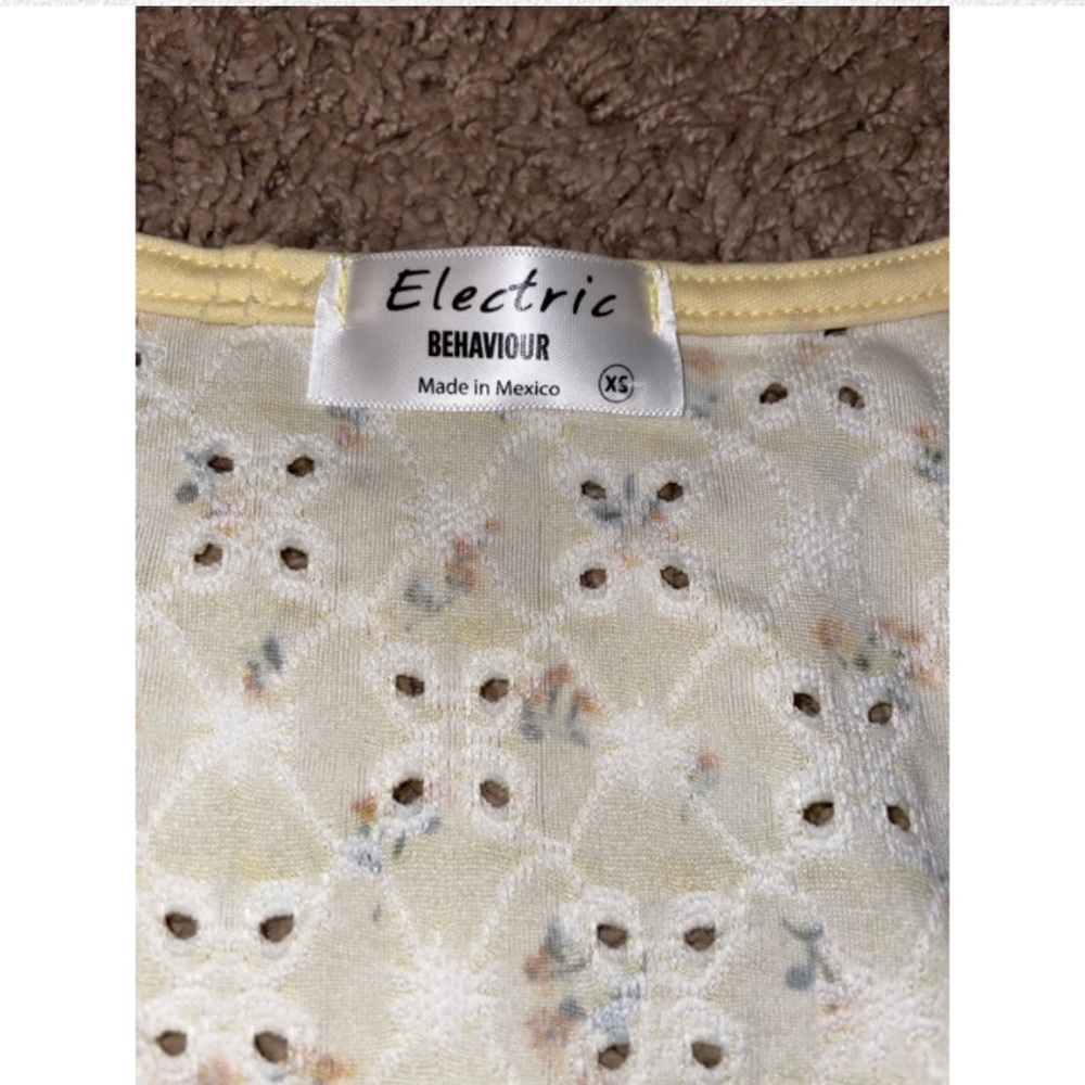 Floral Top - Picture 2 of 2